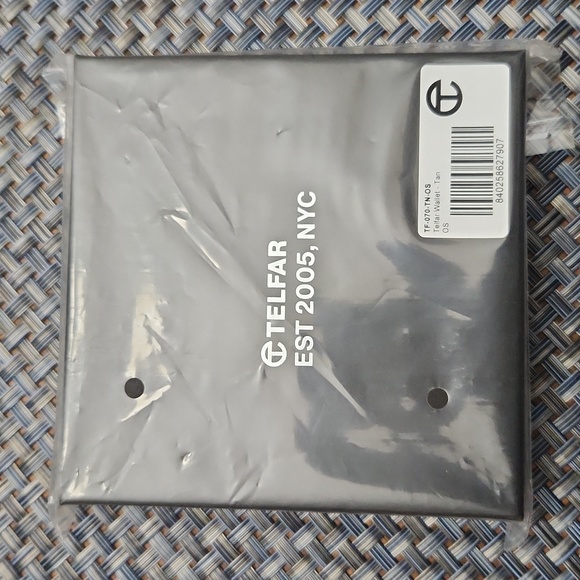 Telfar - tan 100% leather supple wallet - Picture 6 of 12